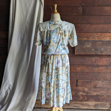 Load image into Gallery viewer, 90s Vintage Pale Floral Rayon Blend Midi Dress
