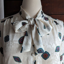 Load image into Gallery viewer, 90s Vintage Cream and Paisley Blouse
