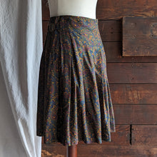 Load image into Gallery viewer, 90s Vintage Paisley Pleated Rayon Skirt
