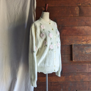 90s Vintage Rose Embroidered White Cardigan
