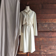 Load image into Gallery viewer, 70s Vintage Off-White Knit Dress with Belt
