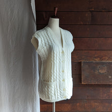 Load image into Gallery viewer, 80s Vintage Off-White Sweater Vest
