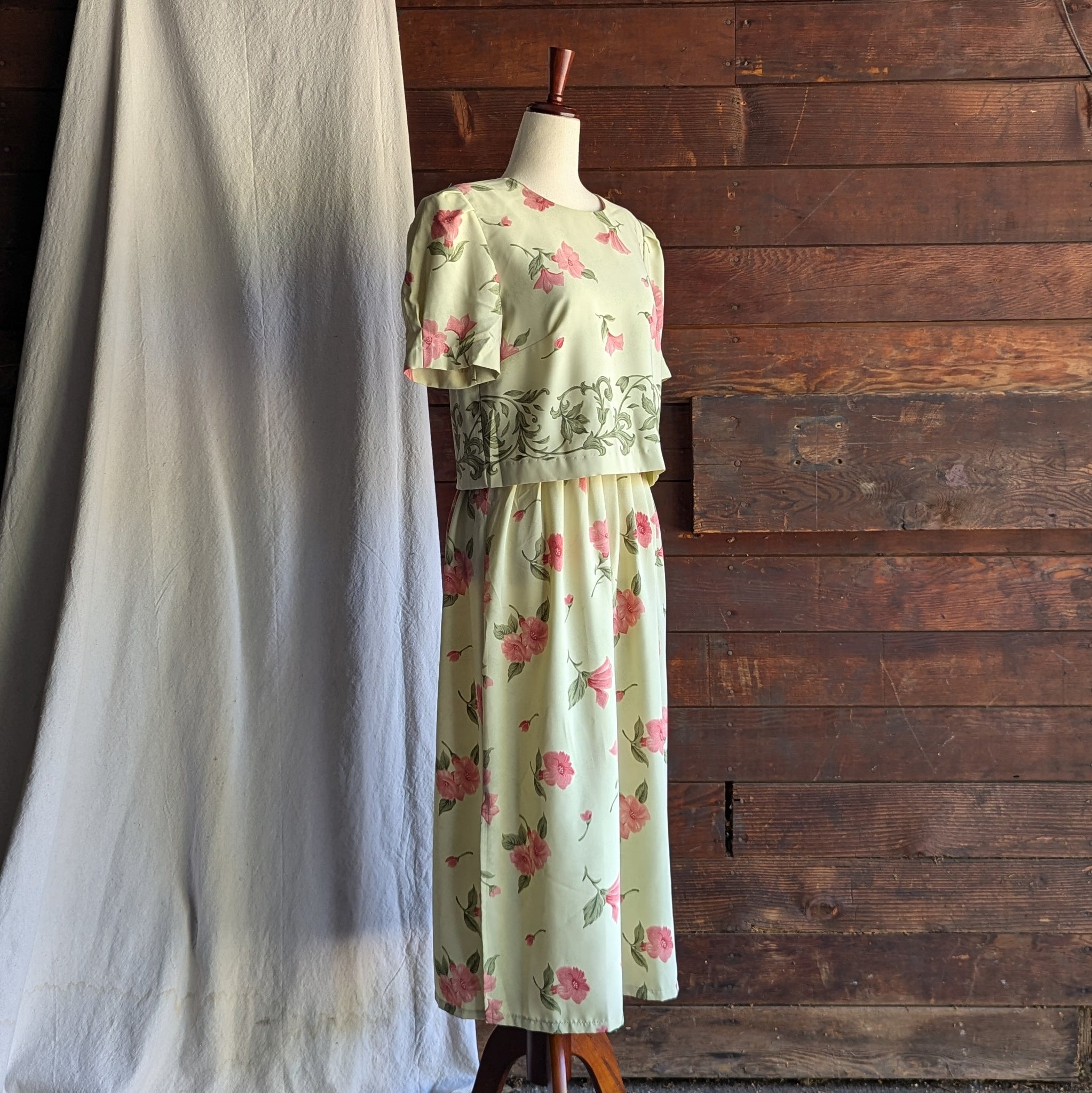 90s Vintage Green Floral Boxy-Top Maxi Dress Forager Vintage 90s Vintage Green Floral Boxy-Top Maxi Dress Forager Vintage