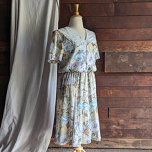 Load image into Gallery viewer, 90s Vintage Pale Floral Rayon Blend Midi Dress
