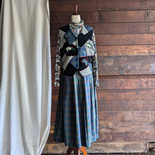 Load image into Gallery viewer, 90s Vintage Patchwork Holiday Vest
