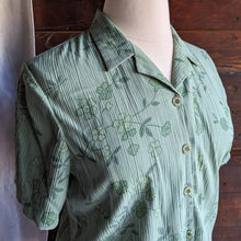 Load image into Gallery viewer, 90s Vintage Green Floral Print Shirt
