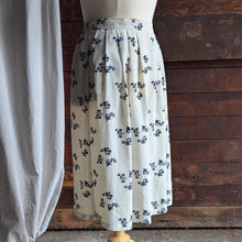 Load image into Gallery viewer, 90s Vintage Plus Size White and Blue Floral Midi Skirt
