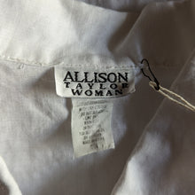 Load image into Gallery viewer, 90s Vintage Plus Size Embroidered White Linen Shirt
