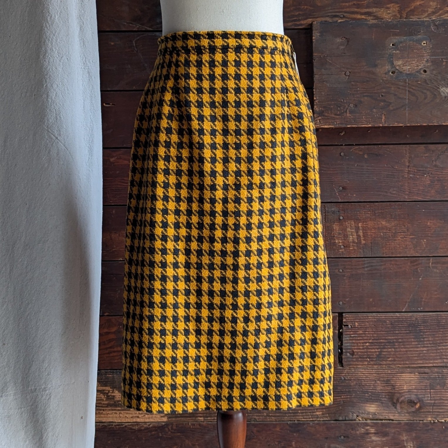 90s Vintage Orange and Black Houndstooth Tweed Midi Skirt Forager Vintage