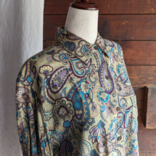 Load image into Gallery viewer, 90s Vintage Green Paisley Rayon Shirt
