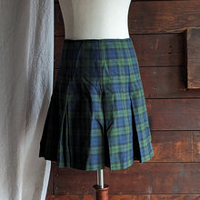 Load image into Gallery viewer, 90s Vintage Green Plaid Rayon Blend Mini Skirt
