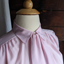 Load image into Gallery viewer, 90s Vintage Plus Size Pink Blouse with Removable Ascot

