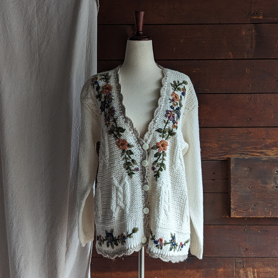 90s Vintage Cream and Floral Embroidered Cardigan