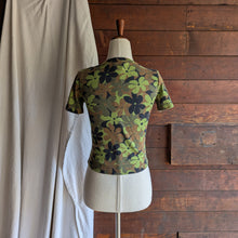 Load image into Gallery viewer, 90s Vintage Green and Brown Floral Print Tee
