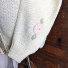 Load image into Gallery viewer, 90s Vintage Rose Embroidered White Cardigan
