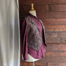 Load image into Gallery viewer, 90s Vintage Red and Black Tapestry Vest
