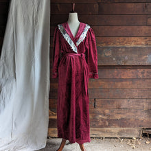 Load image into Gallery viewer, Vintage Red Velvet Robe
