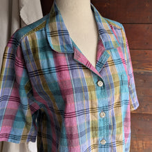 Load image into Gallery viewer, 90s Vintage Lightweight Plaid Short Sleeve Shirt
