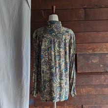 Load image into Gallery viewer, 90s Vintage Green Paisley Rayon Shirt
