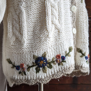 90s Vintage Cream and Floral Embroidered Cardigan