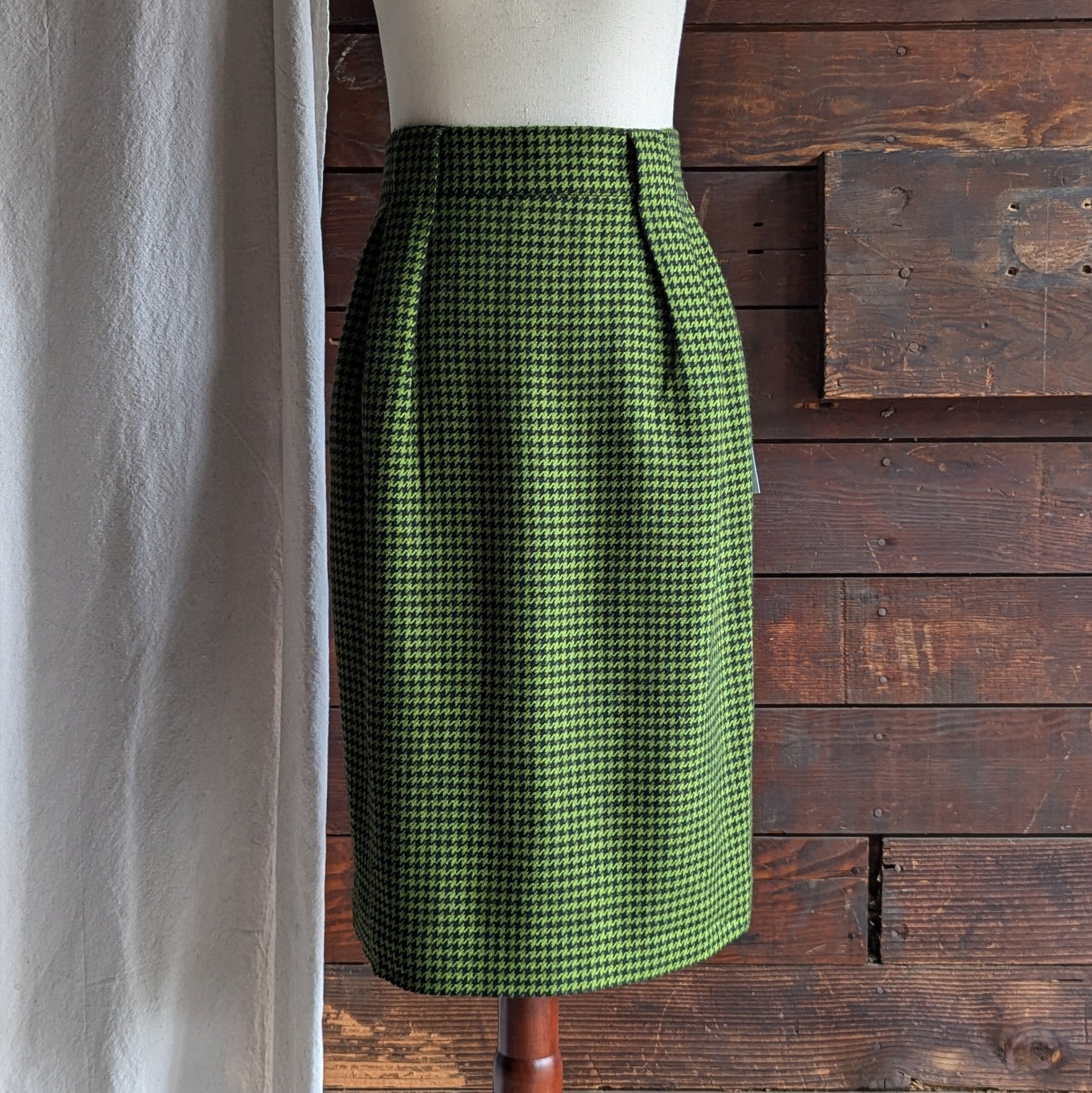 90s Vintage Green Wool Houndstooth Pencil Skirt Forager Vintage