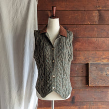 Load image into Gallery viewer, 90s Vintage Acrylic Knit Vest
