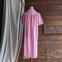 Load image into Gallery viewer, Vintage Pink Floral Poly/Cotton Housedress
