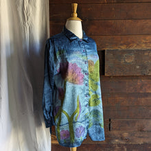 Load image into Gallery viewer, 90s Vintage Plus Size Blue Crinkle Polyester Blouse
