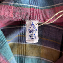 Load image into Gallery viewer, 90s Vintage Lightweight Plaid Short Sleeve Shirt
