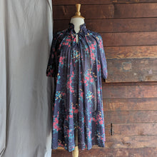 Load image into Gallery viewer, 70s Vintage Plus Size Black Floral House Dress
