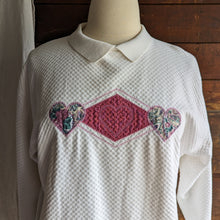 Load image into Gallery viewer, 90s Vintage Plus Size Heart Sweatshirt
