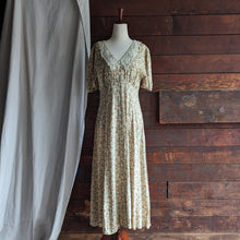 Load image into Gallery viewer, 90s Vintage Green Floral Maxi Dress
