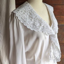 Load image into Gallery viewer, 80s/90s Vintage White Lace Collar Blouse
