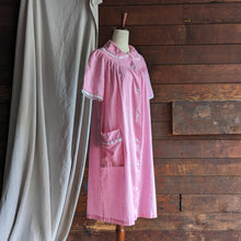 Load image into Gallery viewer, Vintage Pink Floral Poly/Cotton Housedress

