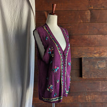 Load image into Gallery viewer, 90s Vintage Long Embroidered Sweater Vest
