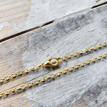 Load image into Gallery viewer, Tiny Dried Petals Necklace
