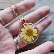 Load image into Gallery viewer, Yellow Daisy Necklace
