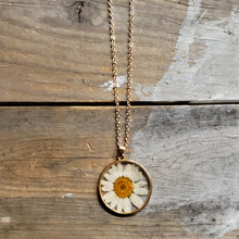 Load image into Gallery viewer, White Daisy Necklace
