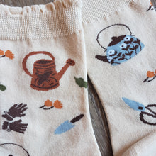 Load image into Gallery viewer, Tea Gardening Pattern Socks
