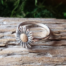 Load image into Gallery viewer, Sterling Silver Daisy Ring (size 7-8)
