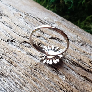 Sterling Silver Daisy Ring (size 7-8)