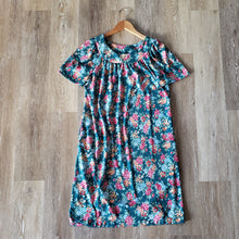 Load image into Gallery viewer, 70s Vintage Green Floral House Dress
