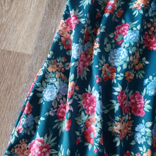 Load image into Gallery viewer, 70s Vintage Green Floral House Dress
