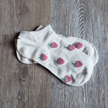 Load image into Gallery viewer, Strawberry Ankle Socks
