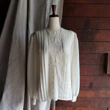 Load image into Gallery viewer, Vintage Heart-Embroidered White Blouse
