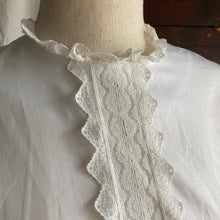 Load image into Gallery viewer, 50s/60s Vintage White Lace Blouse
