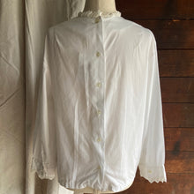 Load image into Gallery viewer, 50s/60s Vintage White Lace Blouse
