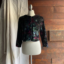 Load image into Gallery viewer, 90s Vintage Velvet Cropped Jacket
